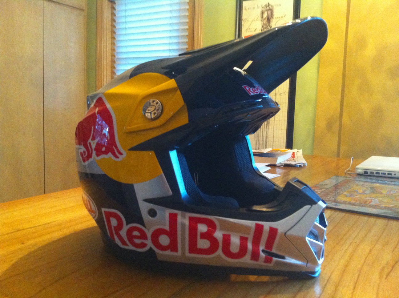Grant Have a bath canvas 2011 Bell Helmet M9 Red Bull painted « LAnce Coury